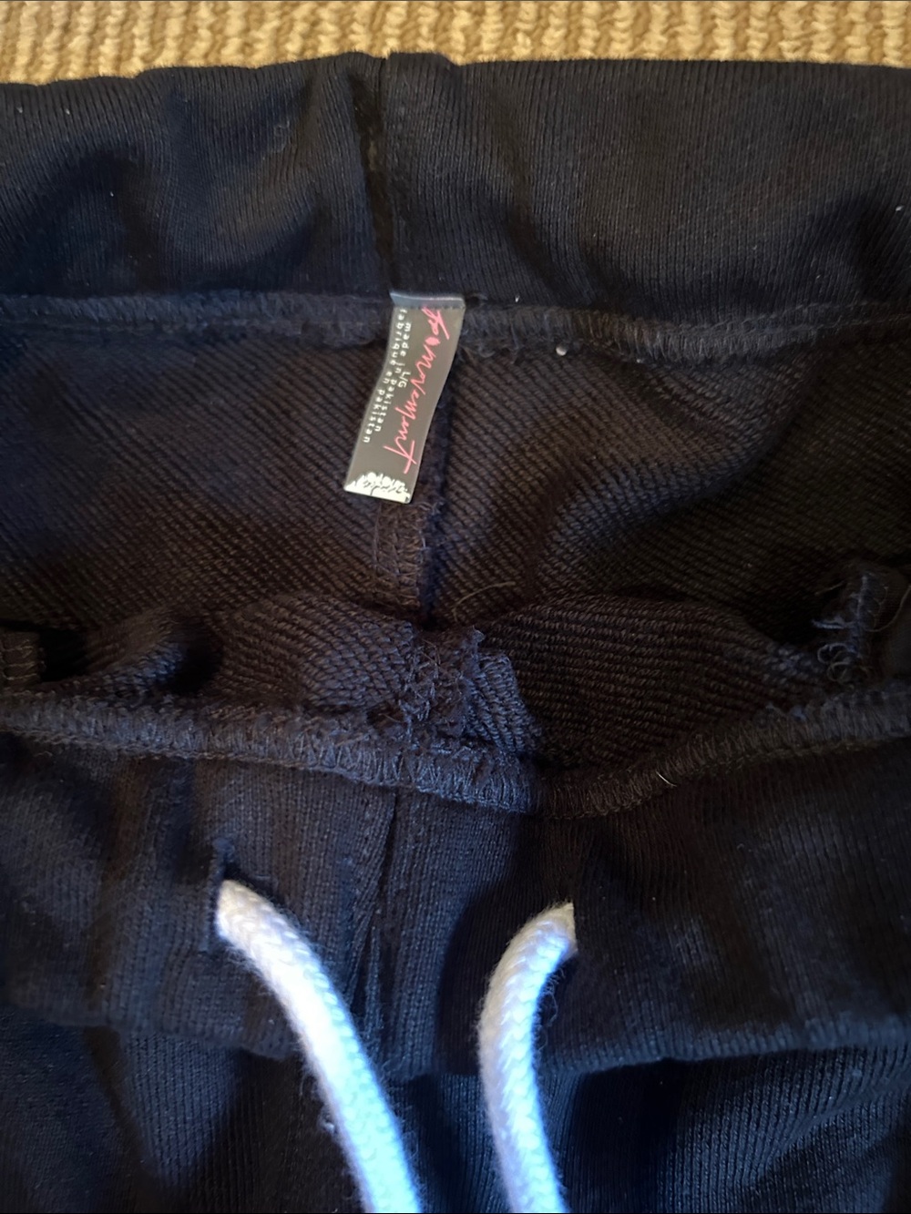 NWT FREE PEOPLE movement top score barrel sweatpants in black size large - Picture 9 of 12